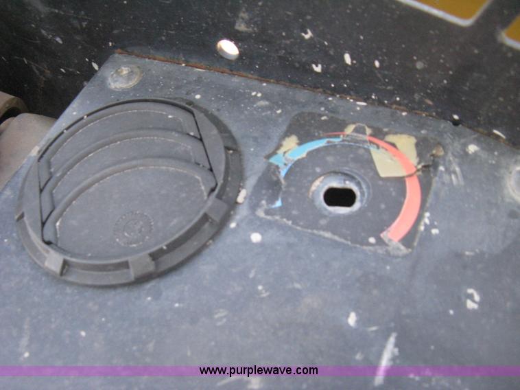 image for item E7871 2003 Caterpillar 262 skid steer