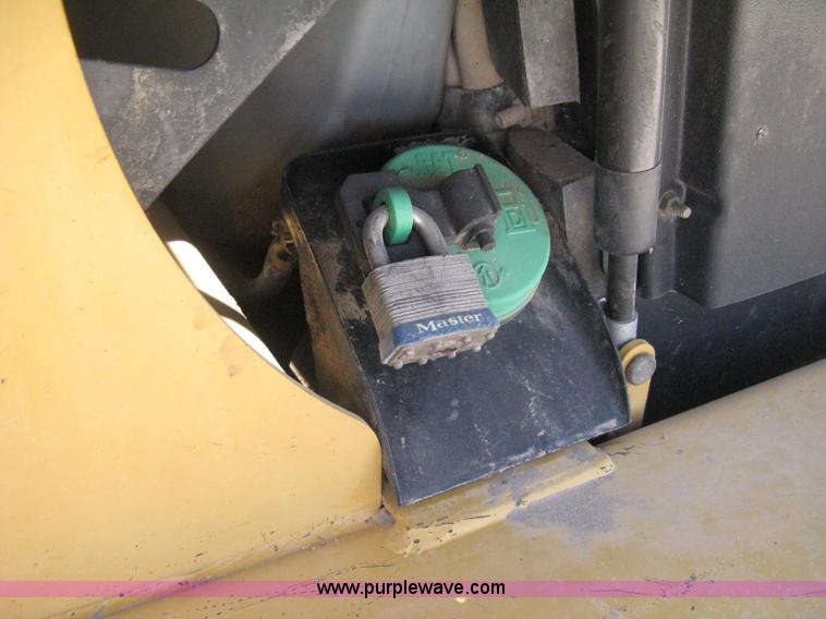 image for item E7871 2003 Caterpillar 262 skid steer