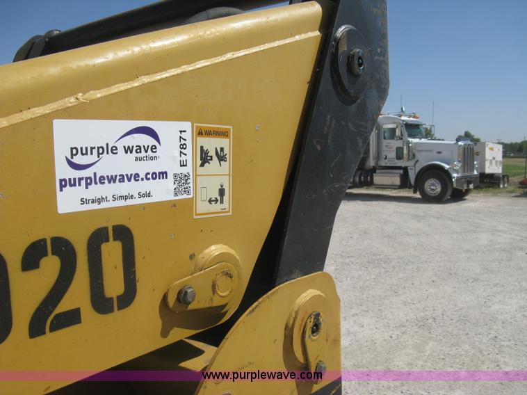 image for item E7871 2003 Caterpillar 262 skid steer