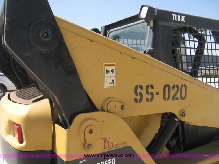 image for item E7871 2003 Caterpillar 262 skid steer