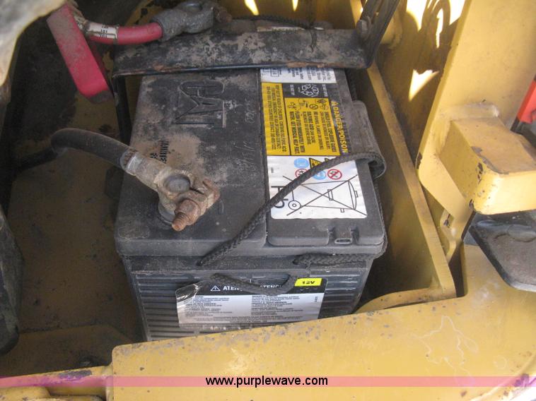 image for item E7871 2003 Caterpillar 262 skid steer