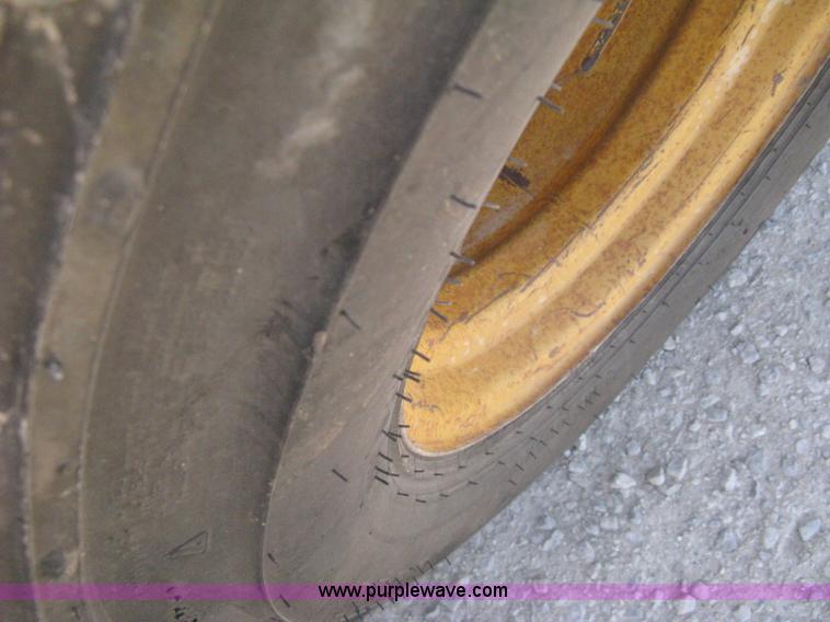 image for item E7871 2003 Caterpillar 262 skid steer