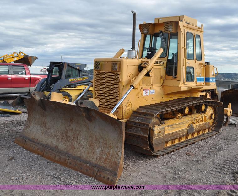 image for item F2068 2002 Dressta TD12C dozer