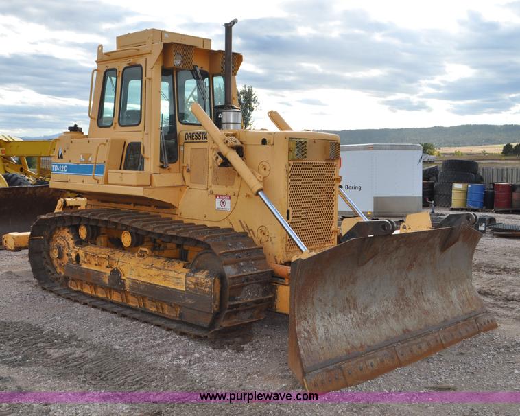 image for item F2068 2002 Dressta TD12C dozer