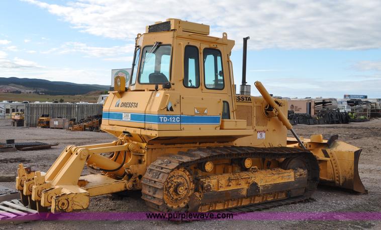 image for item F2068 2002 Dressta TD12C dozer