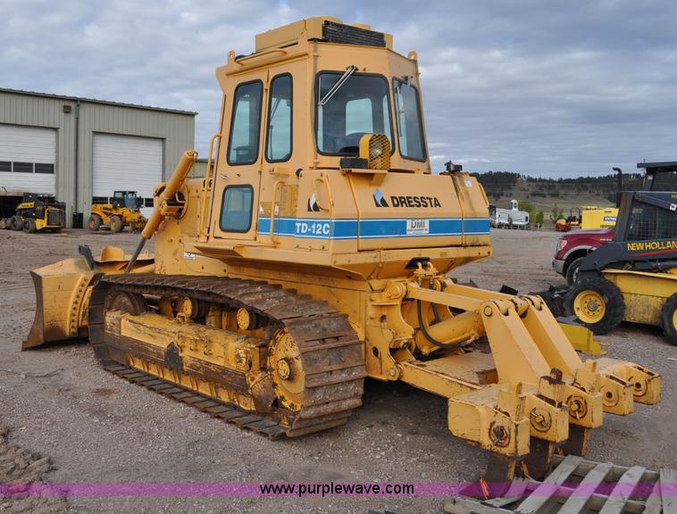 image for item F2068 2002 Dressta TD12C dozer
