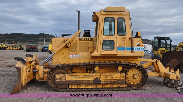 image for item F2068 2002 Dressta TD12C dozer