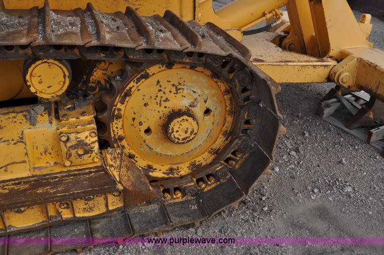 image for item F2068 2002 Dressta TD12C dozer