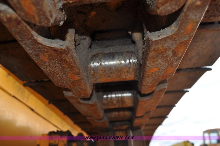 image for item F2068 2002 Dressta TD12C dozer