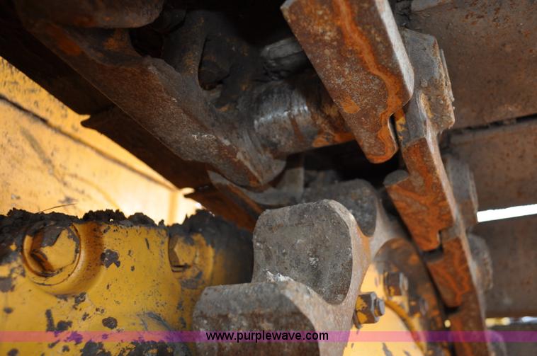 image for item F2068 2002 Dressta TD12C dozer