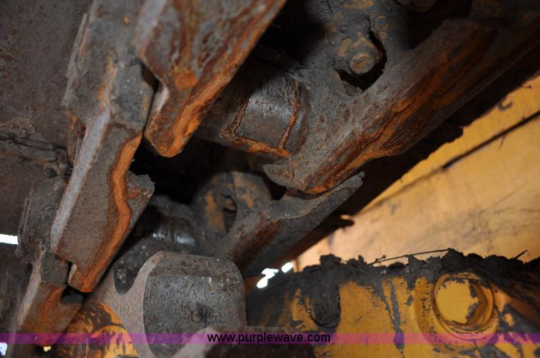 image for item F2068 2002 Dressta TD12C dozer