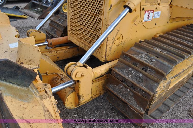 image for item F2068 2002 Dressta TD12C dozer