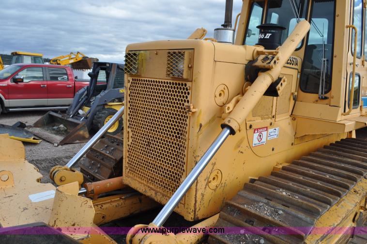 image for item F2068 2002 Dressta TD12C dozer