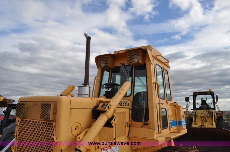 image for item F2068 2002 Dressta TD12C dozer