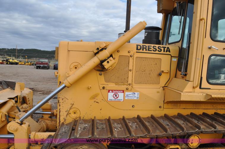 image for item F2068 2002 Dressta TD12C dozer