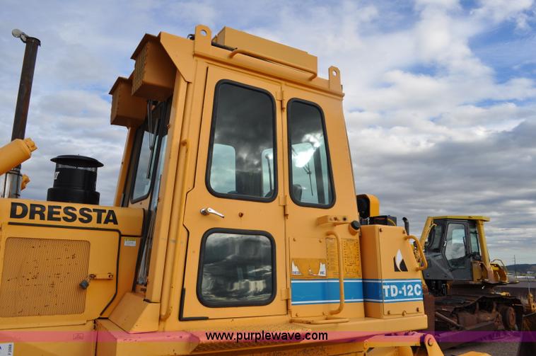 image for item F2068 2002 Dressta TD12C dozer