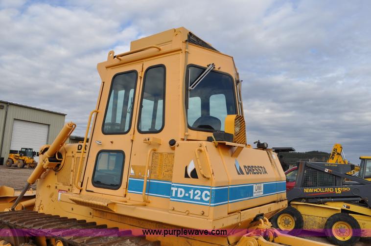 image for item F2068 2002 Dressta TD12C dozer