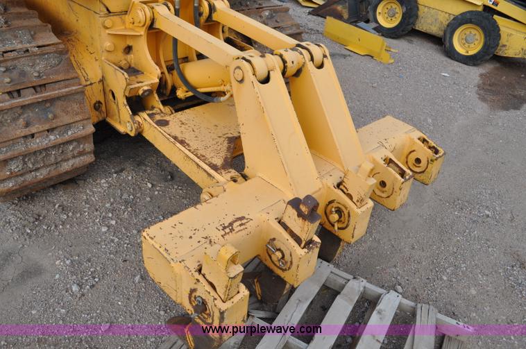 image for item F2068 2002 Dressta TD12C dozer