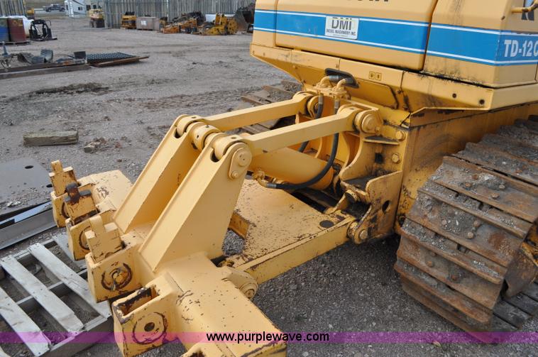 image for item F2068 2002 Dressta TD12C dozer