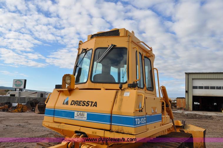 image for item F2068 2002 Dressta TD12C dozer