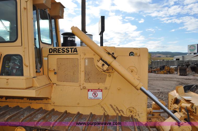image for item F2068 2002 Dressta TD12C dozer