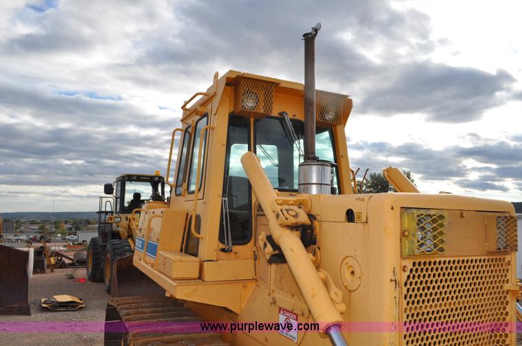 image for item F2068 2002 Dressta TD12C dozer