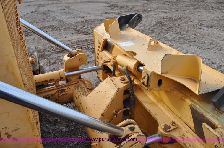 image for item F2068 2002 Dressta TD12C dozer