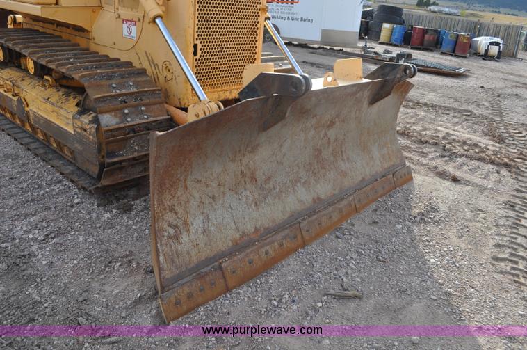 image for item F2068 2002 Dressta TD12C dozer