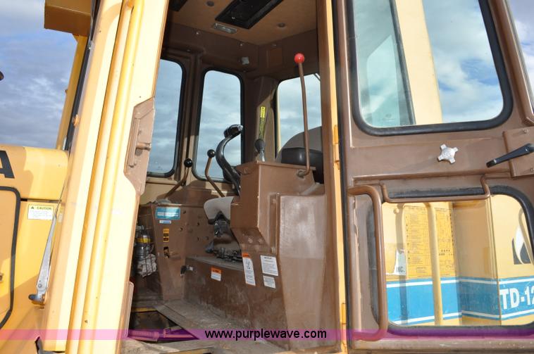 image for item F2068 2002 Dressta TD12C dozer