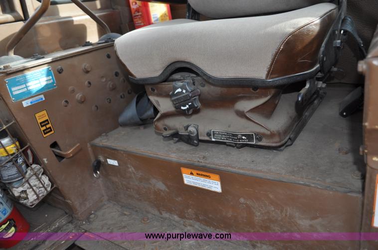 image for item F2068 2002 Dressta TD12C dozer