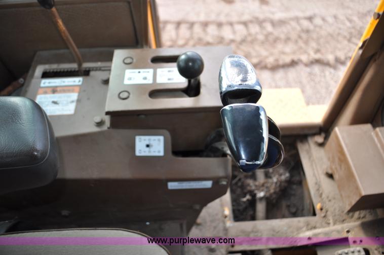 image for item F2068 2002 Dressta TD12C dozer