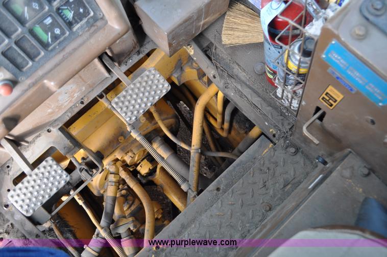 image for item F2068 2002 Dressta TD12C dozer