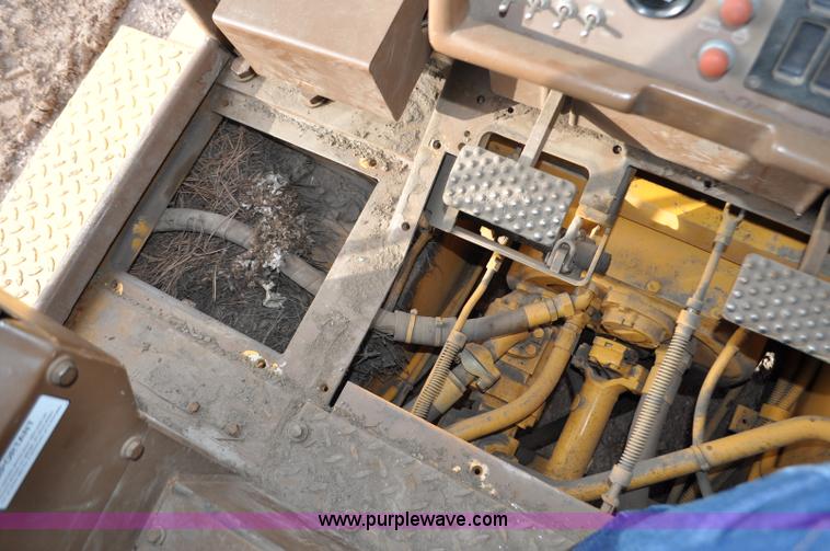 image for item F2068 2002 Dressta TD12C dozer