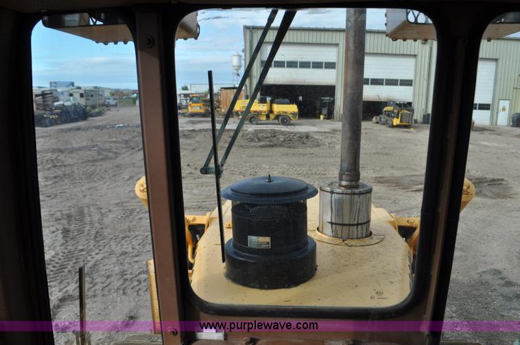 image for item F2068 2002 Dressta TD12C dozer