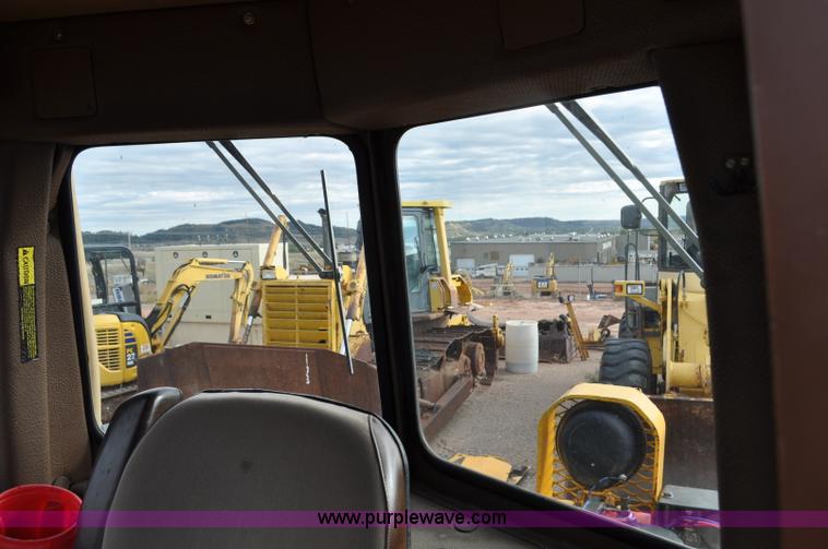 image for item F2068 2002 Dressta TD12C dozer