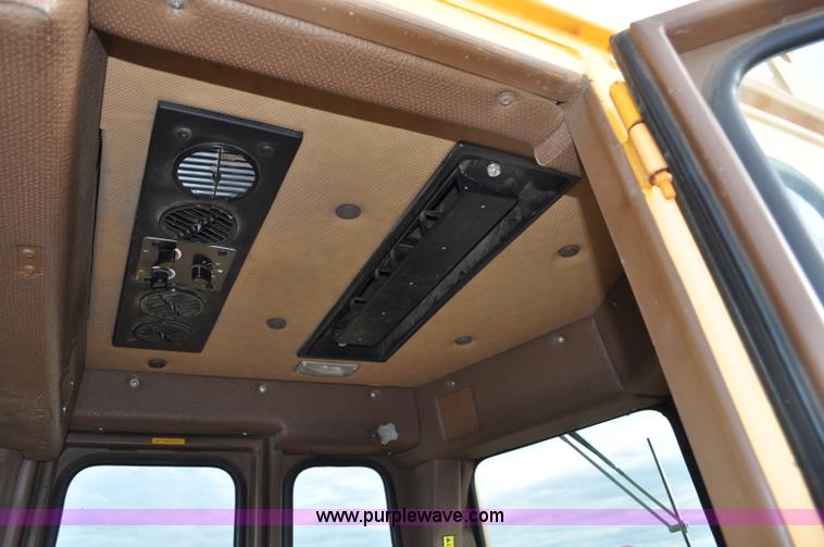 image for item F2068 2002 Dressta TD12C dozer