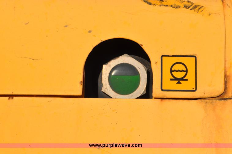 image for item F2068 2002 Dressta TD12C dozer