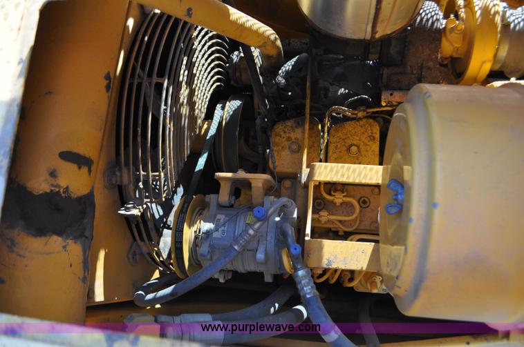 image for item F2068 2002 Dressta TD12C dozer