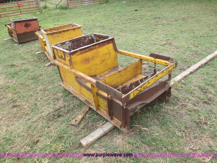 image for item G2976 Gomaco curb mules