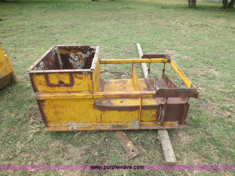 image for item G2976 Gomaco curb mules