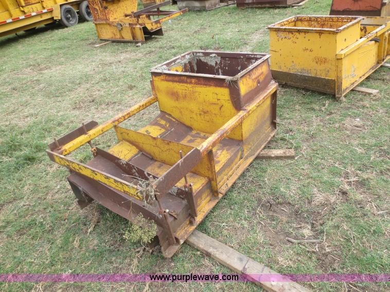 image for item G2976 Gomaco curb mules