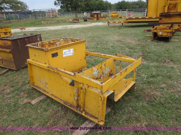 image for item G2976 Gomaco curb mules