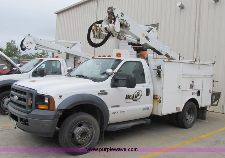 image for item G6517 2006 Ford F550 Super Duty XL bucket truck
