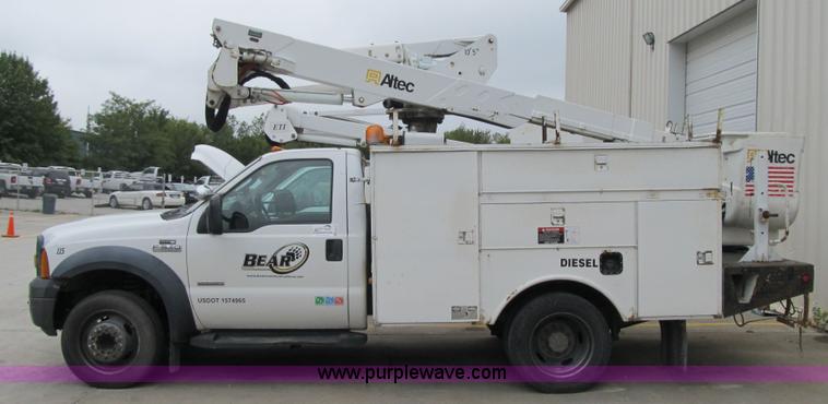 image for item G6517 2006 Ford F550 Super Duty XL bucket truck