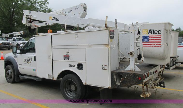 image for item G6517 2006 Ford F550 Super Duty XL bucket truck