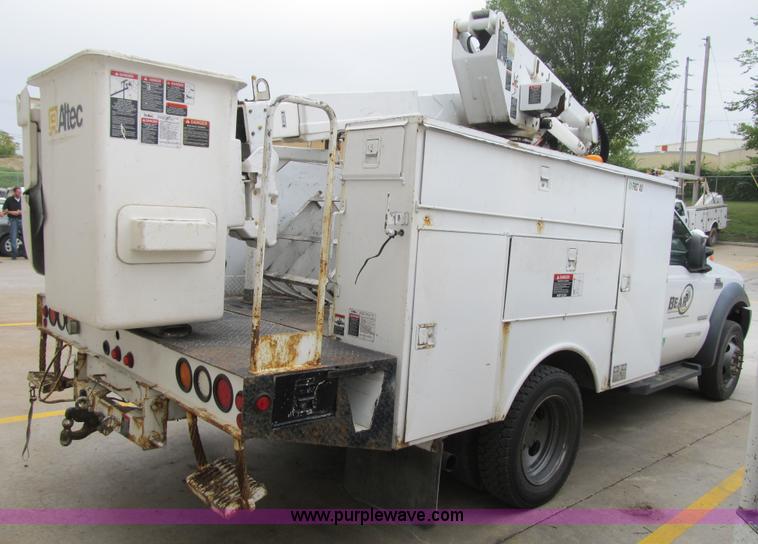 image for item G6517 2006 Ford F550 Super Duty XL bucket truck