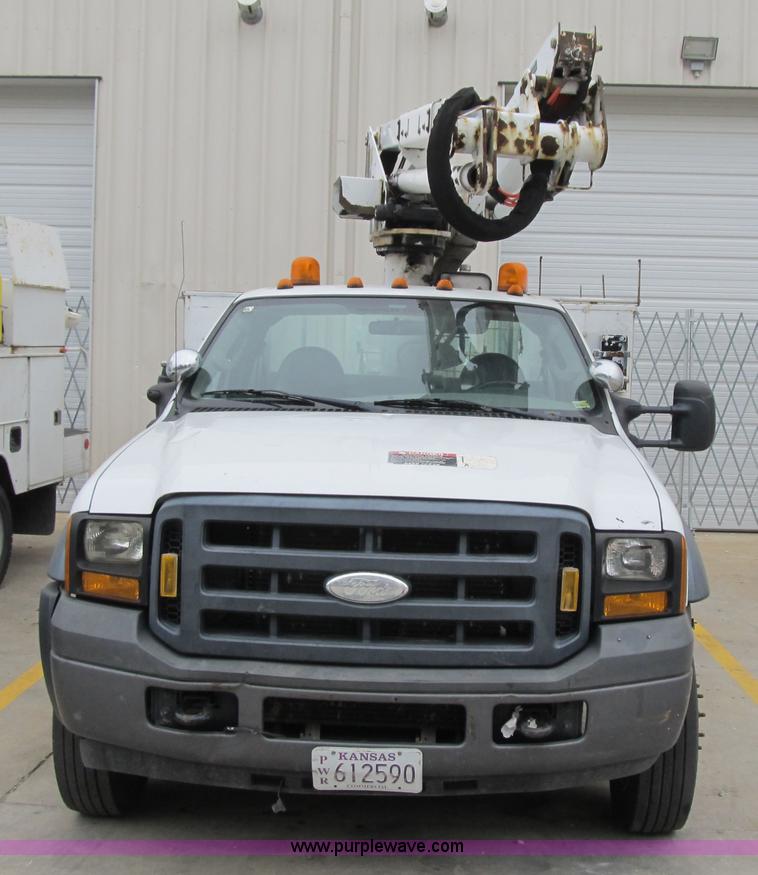 image for item G6517 2006 Ford F550 Super Duty XL bucket truck