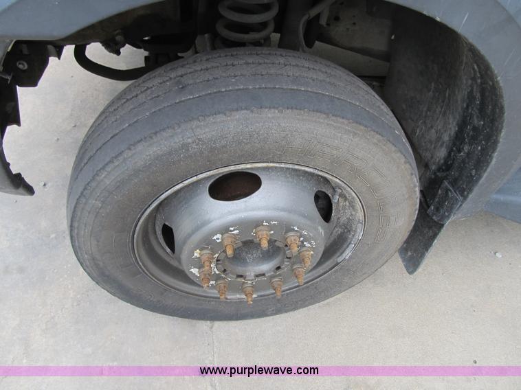 image for item G6517 2006 Ford F550 Super Duty XL bucket truck