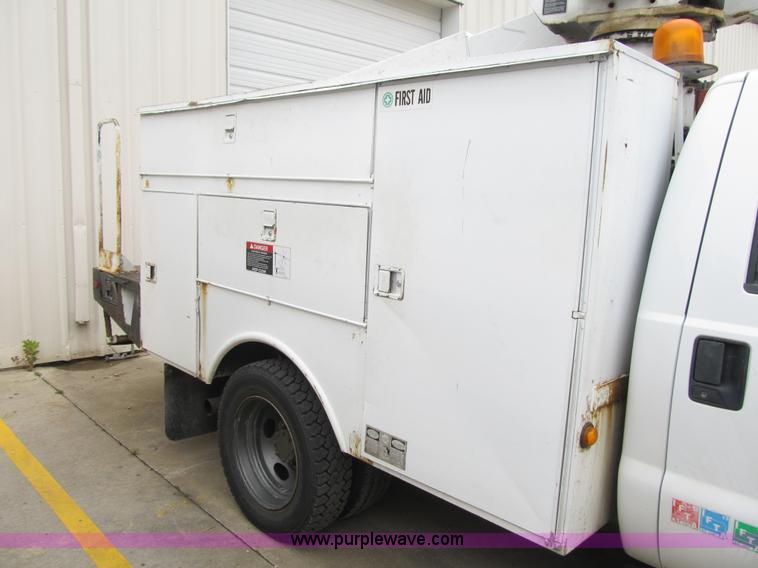 image for item G6517 2006 Ford F550 Super Duty XL bucket truck
