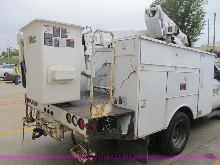image for item G6517 2006 Ford F550 Super Duty XL bucket truck